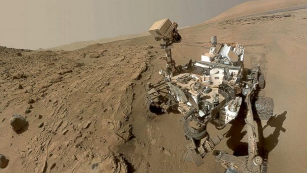 ht_mars_rover_curiousity_selfie_jef_140624_16x9_992