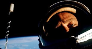 uzayda-ilk-selfie